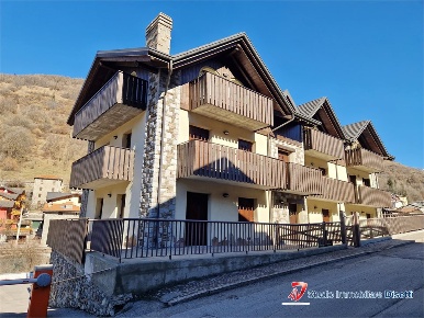 Foto Appartamento in Via Saletti, Temù Pontagna di 79 m² con 4 locali