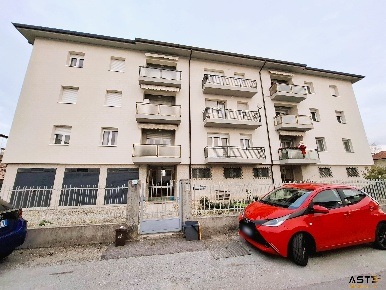 Foto Appartamento in Via Laipacco, Udine Via Buttrio di 92 m² con 5 locali