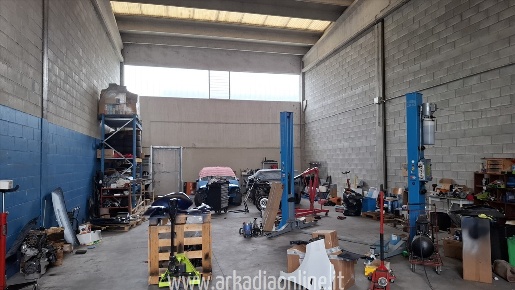 Foto Capannone industriale a Gragnano Trebbiense di 208 m² in vendita