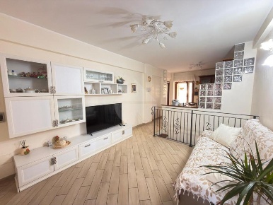 Foto Appartamento in VIA DEI PIVERI, Roma di 80 m² con 3 locali in vendita