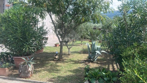 Foto Appartamento in Via monte bianco, Trevi di 280 m² con 11 locali