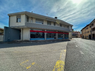 Foto Locale commerciale in Via Montello 40, Visco di 172 m² con 1 locali