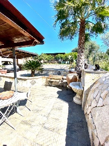 Foto Villa unifamiliare in Via Luigi Volpicelli, Siracusa di 320 m²