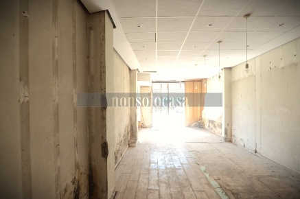 Foto Locale commerciale in Via Nino Bixio 64, Perugia di 40 m² con 1 locali