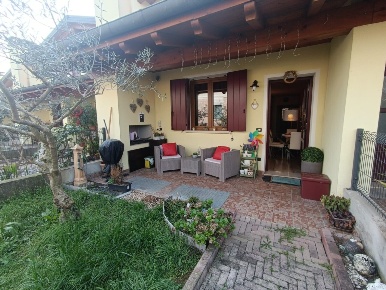 Foto Villa a schiera a Rosà Centro di 140 m² con 6 locali in vendita