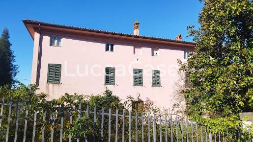 Foto Casa indipendente a Capannori Massa Macinaia - San Leonardo di 450 m²