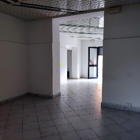 Foto Locale commerciale a Carrara Stadio, Sant'Antonio, Marasio di 70 m²