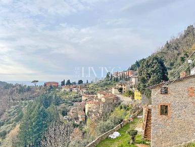 Foto Case semi ndipendenti a Camaiore Camaiore Paese di 180 m² con 9 locali