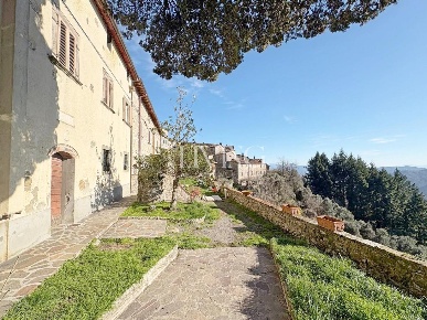Foto Case semi ndipendenti a Camaiore Camaiore Paese di 180 m² con 9 locali
