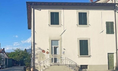 Foto Villa bifamiliare a Lucca San Pietro a Vico - San Cassiano di 180 m²