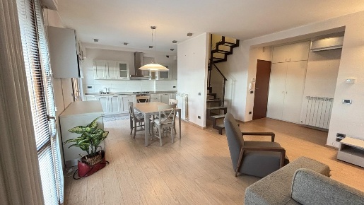 Foto Attico a Cascina Centro di 124 m² con 5 locali in vendita