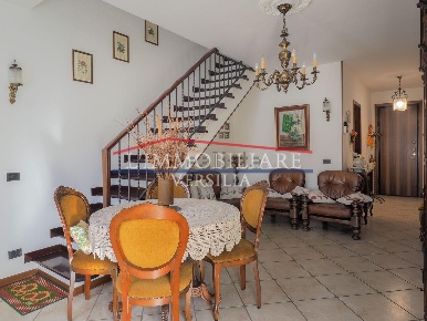 Foto Appartamento a Massa Centro di 115 m² con 6 locali in affitto