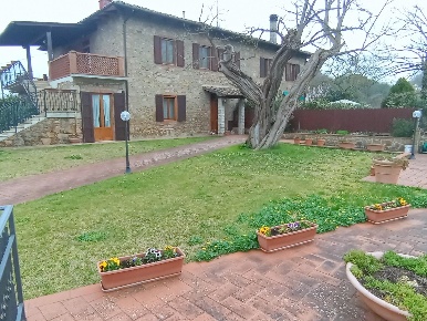 Foto Appartamento a Poggibonsi di 135 m² con 5 locali in vendita