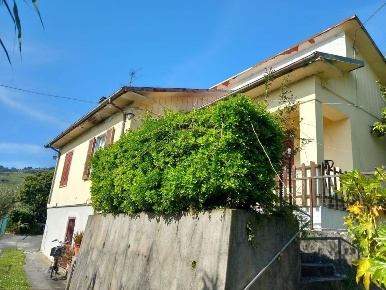Foto Case semi ndipendenti a Massa Romagnano di 57 m² con 3 locali