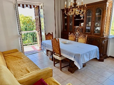 Foto Appartamento a Massa Centro di 80 m² con 5 locali in vendita