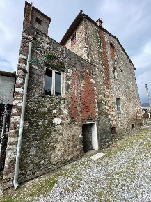 Foto Casa indipendente a Capannori Marlia di 218 m² con 5 locali in vendita