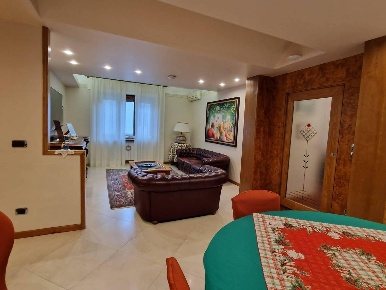 Foto Appartamento in vesuvio, Torre Annunziata di 134 m² con 5 locali