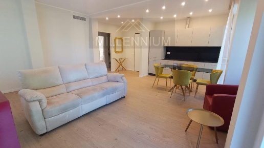 Foto Appartamento a Arona Centro di 90 m² con 3 locali in vendita
