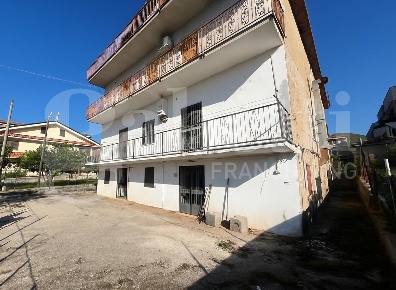 Foto Casa indipendente in Armando Diaz, Bellona Centro di 210 m² in vendita