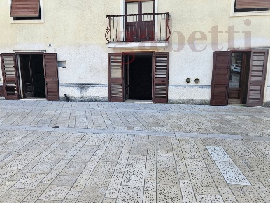 Foto Negozio in Castello, Copertino di 100 m² con 2 locali in vendita