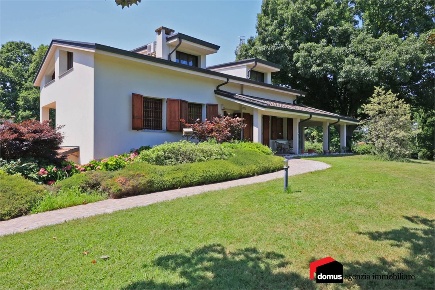 Foto Villa unifamiliare a Thiene Centro di 250 m² con 6 locali in vendita