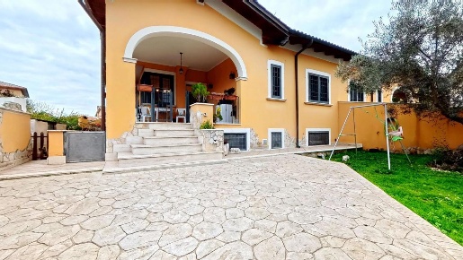 Foto Villa unifamiliare in Via scartazzini 49, Roma Casal Bernocchi