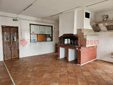 Foto Negozio in Piazza Garibaldi 1, Frosinone Centro di 90 m² con 2 locali