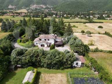 Foto Villa unifamiliare in Vaglie, Rocca di Botte di 320 m² con 10 locali