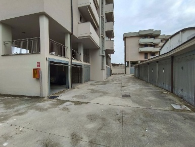 Foto Box in Viale Piacenza 31, Lodi San Bernardo, Olmo di 46 m² in vendita