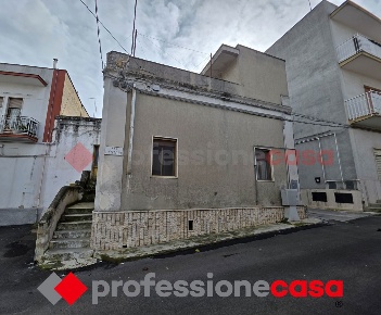 Foto Casa indipendente in Via Generale Cantore 13, Crispiano di 190 m²