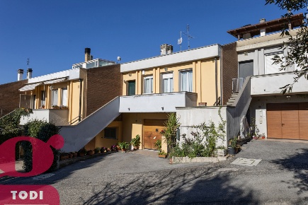 Foto Villa a schiera a Collazzone di 180 m² con 5 locali in vendita