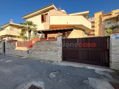 Foto Villa singola in Via Filippo Turati 57, Milazzo Centro di 270 m²