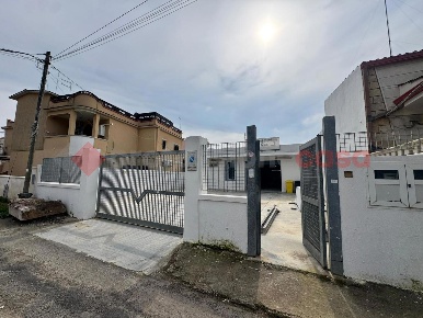 Foto Laboratorio in Via ARNO 3, Pulsano Centro di 287 m² con 3 locali