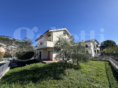 Foto Villa singola in Talete, Isernia di 296 m² con 7 locali in vendita