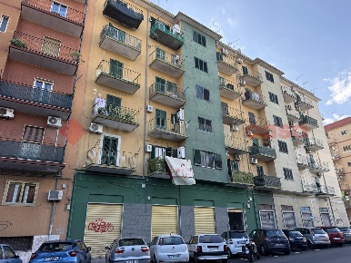Foto Negozio in Via Cugini 49, Taranto Tre Carrare di 503 m² con 1 locali