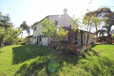 Foto Villa singola in Strada SAN SILVESTRO 37, Senigallia di 300 m²