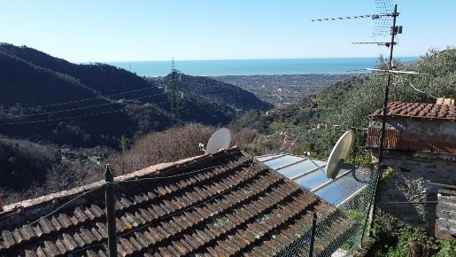 Foto Case semi ndipendenti a Montignoso di 50 m² con 4 locali in vendita