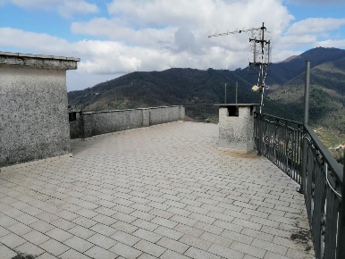 Foto Casa indipendente a Luni Ortonovo di 220 m² con 8 locali in vendita