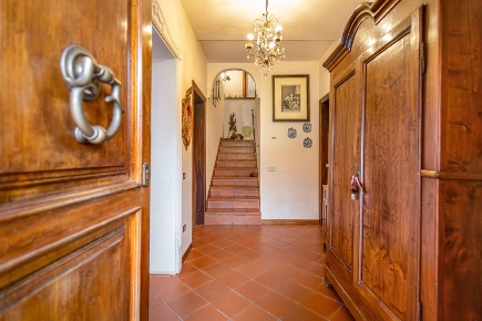 Foto Villa bifamiliare a Santa Maria a Monte Cinque Case di 212 m²