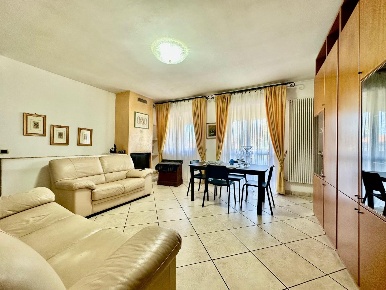 Foto Appartamento a Carrara Avenza di 150 m² con 6 locali in vendita