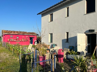 Foto Casa indipendente a Fucecchio di 130 m² con 4 locali in vendita