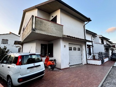 Foto Villa a schiera a Pisa Riglione - Oratoio di 165 m² con 6 locali