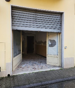 Foto Locale commerciale a Carrara Marina di Carrara di 21 m² con 1 locali