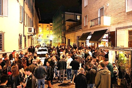 Foto Bar in piazzale san lorenzo 1, Parma Centro Storico di 78 m²