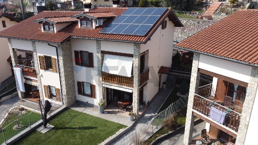 Foto Case semi ndipendenti a Costa Volpino Centro di 250 m² con 5 locali