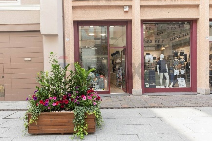 Foto Locale commerciale in Corso del Popolo 17, Seregno Matteotti di 90 m²