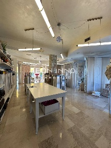 Foto Locale commerciale in VIA GASPARINI 62, Volpago del Montello Centro