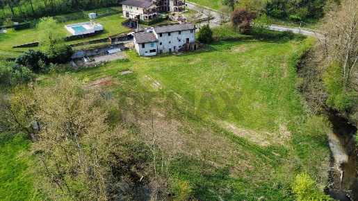Foto Rustico in Via Nazario Sauro, Costa Masnaga di 560 m² con 8 locali