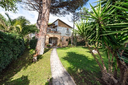 Foto Villa unifamiliare in via Lerici 27, Fiumicino Fregene di 226 m²