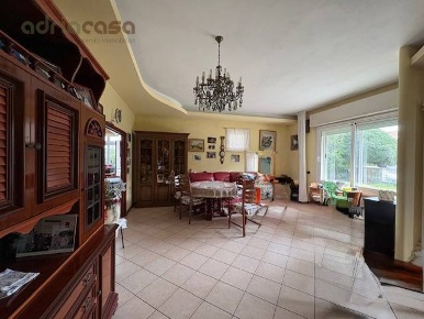 Foto Appartamento in Viale Trento Trieste, Riccione Abissinia di 125 m²